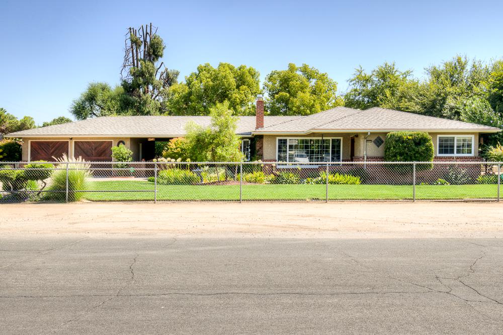 5394 Easterby Dr N, Fresno, CA 93727