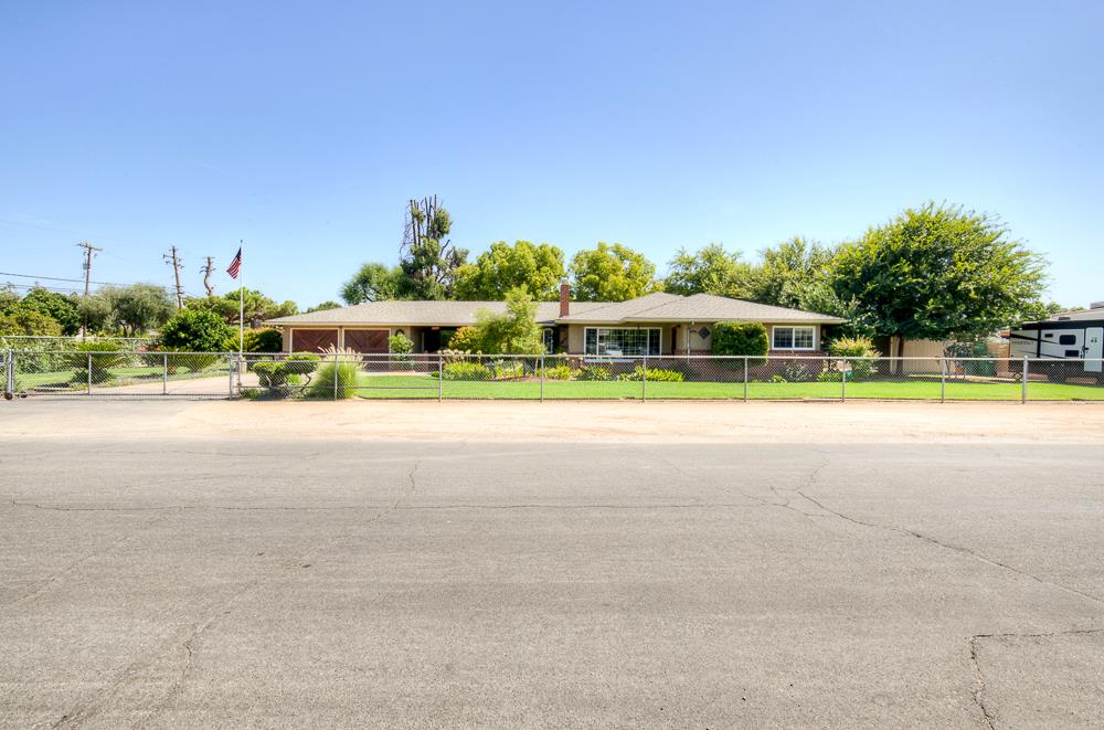 5394 Easterby Dr N, Fresno, CA 93727