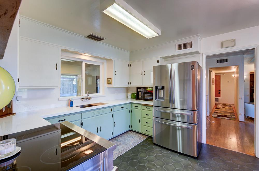 5394 Easterby Dr N, Fresno, CA 93727