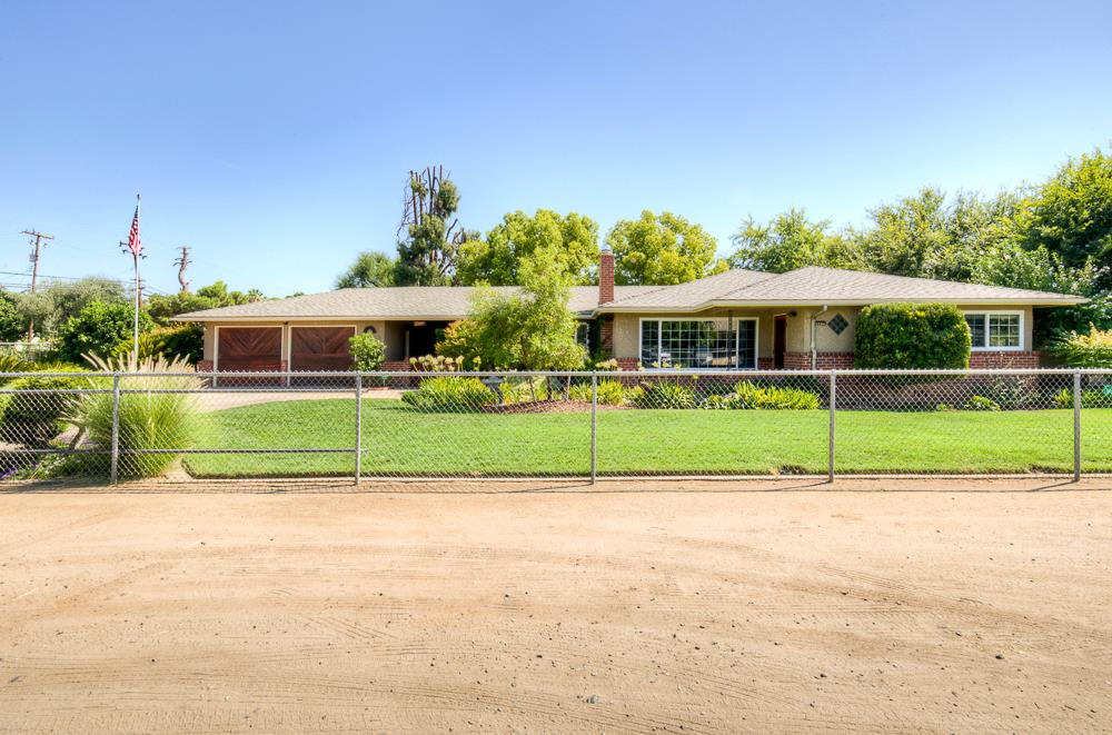 5394 Easterby Dr N, Fresno, CA 93727