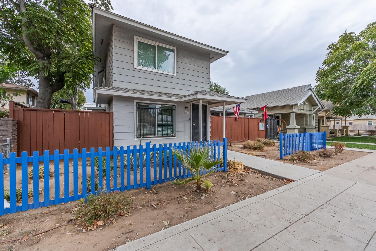 402 N Poplar Ave, Fresno, CA 93701