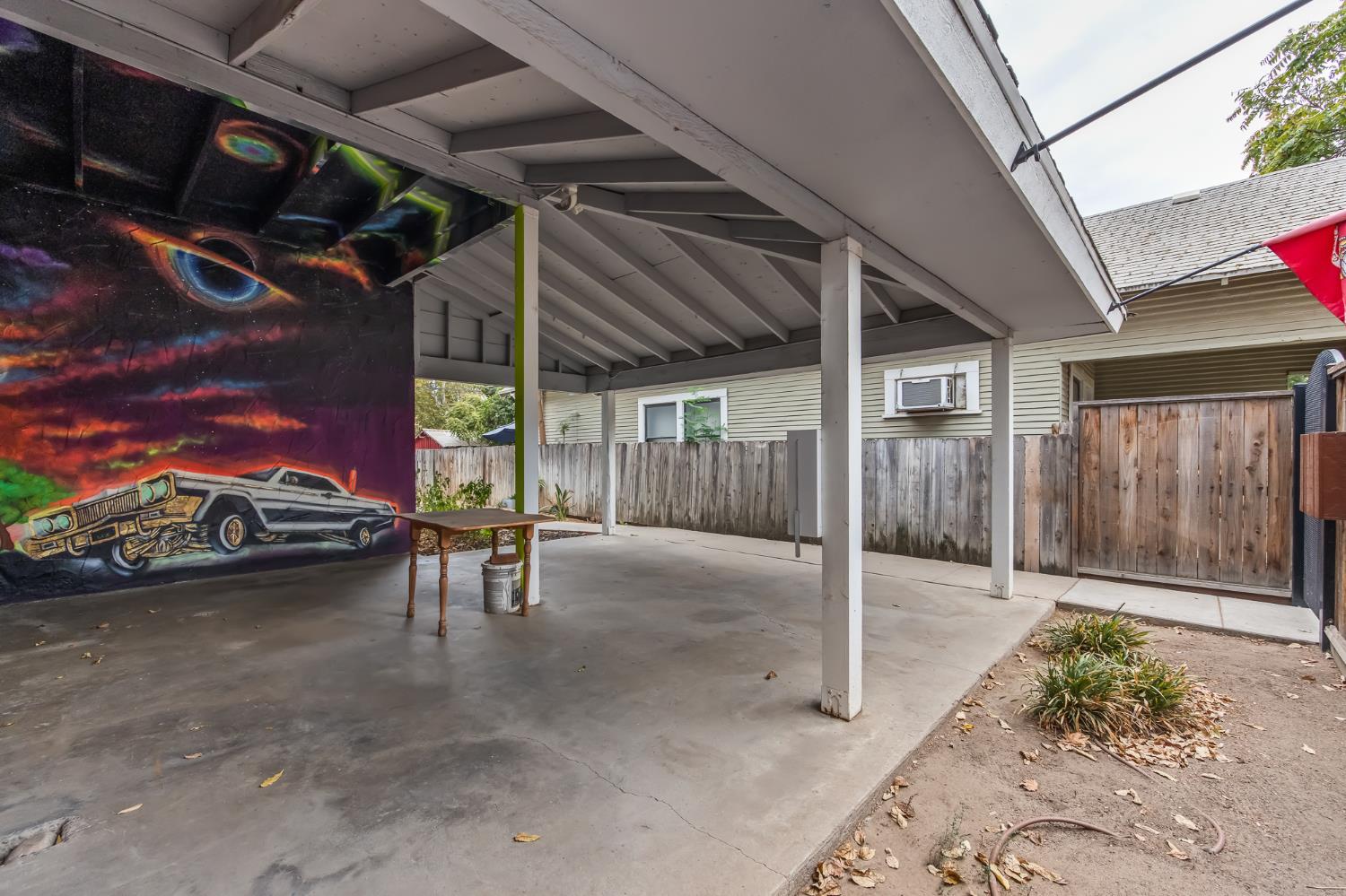 402 N Poplar Ave, Fresno, CA 93701