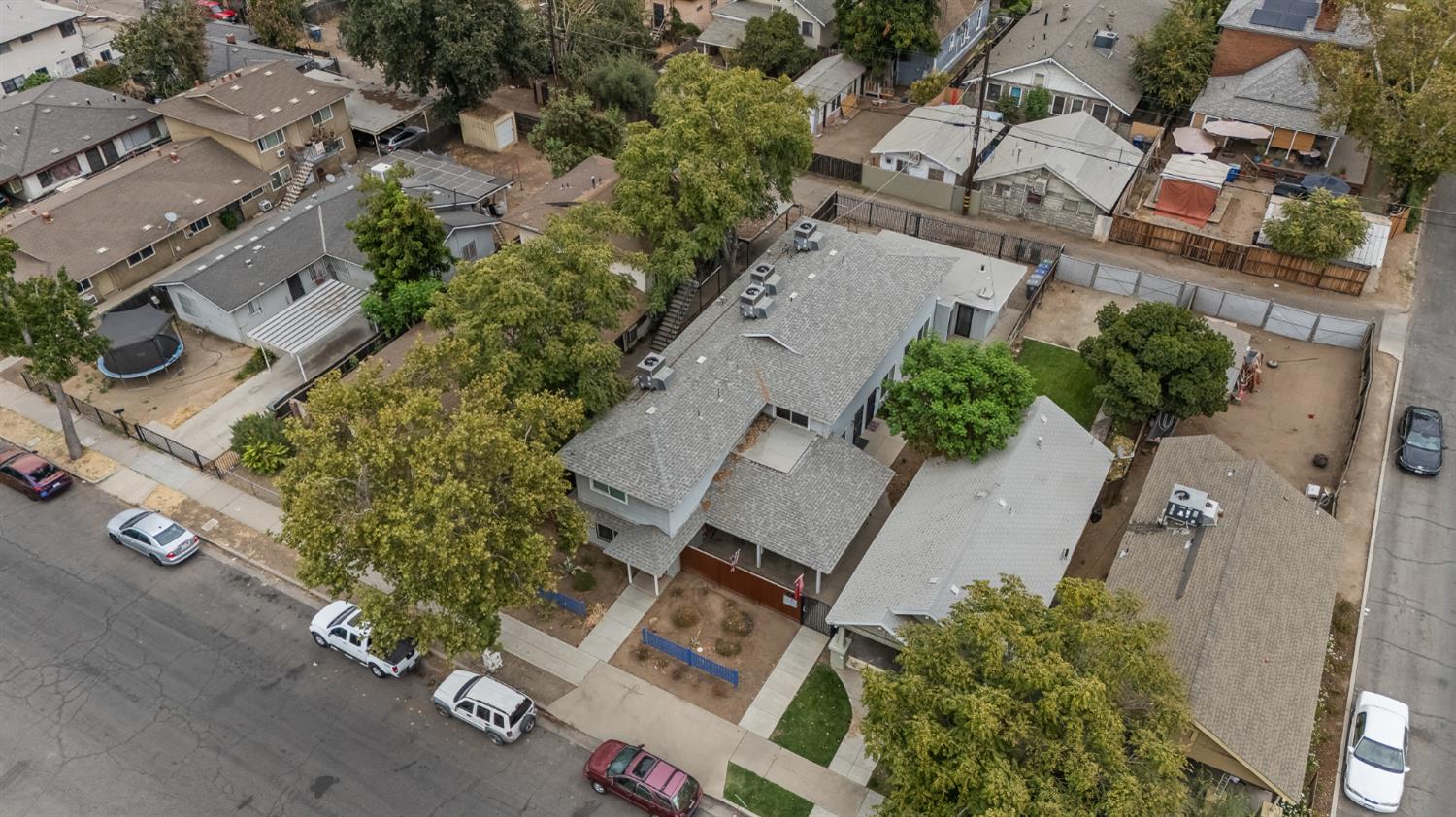 402 N Poplar Ave, Fresno, CA 93701