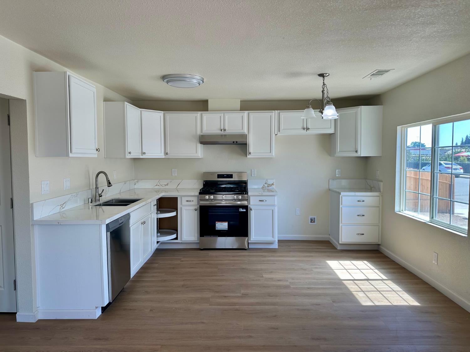 325 S 7th St, Chowchilla, CA 93610