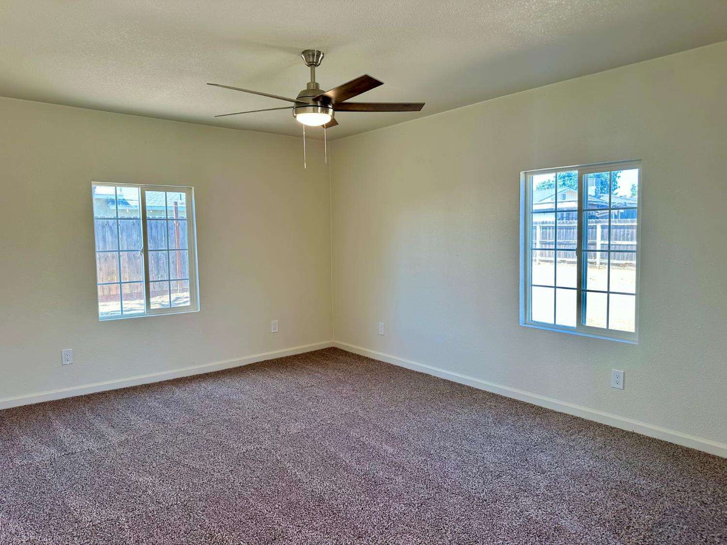 325 S 7th St, Chowchilla, CA 93610