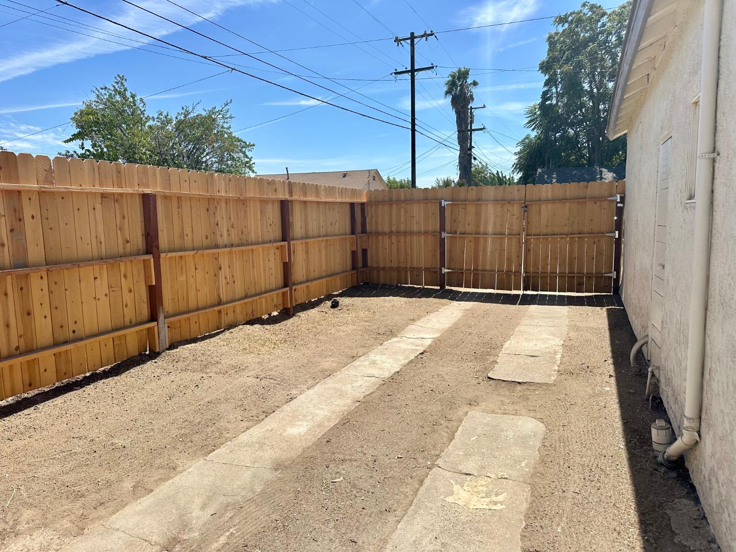 325 S 7th St, Chowchilla, CA 93610