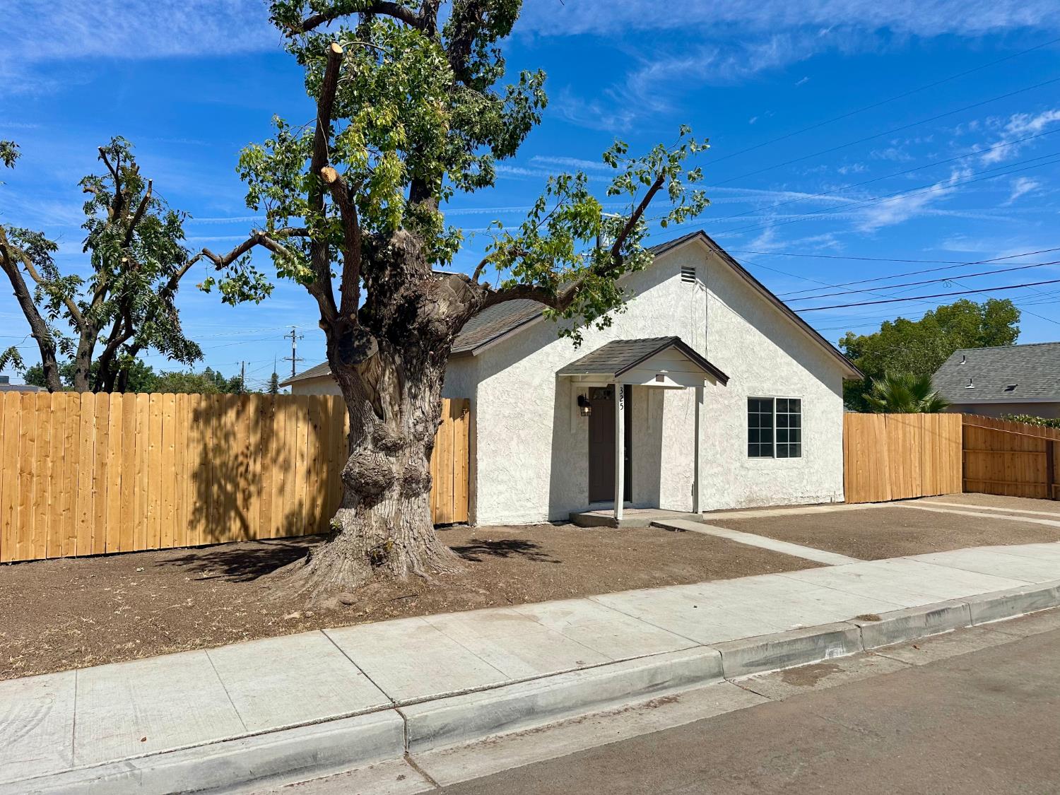 325 S 7th St, Chowchilla, CA 93610