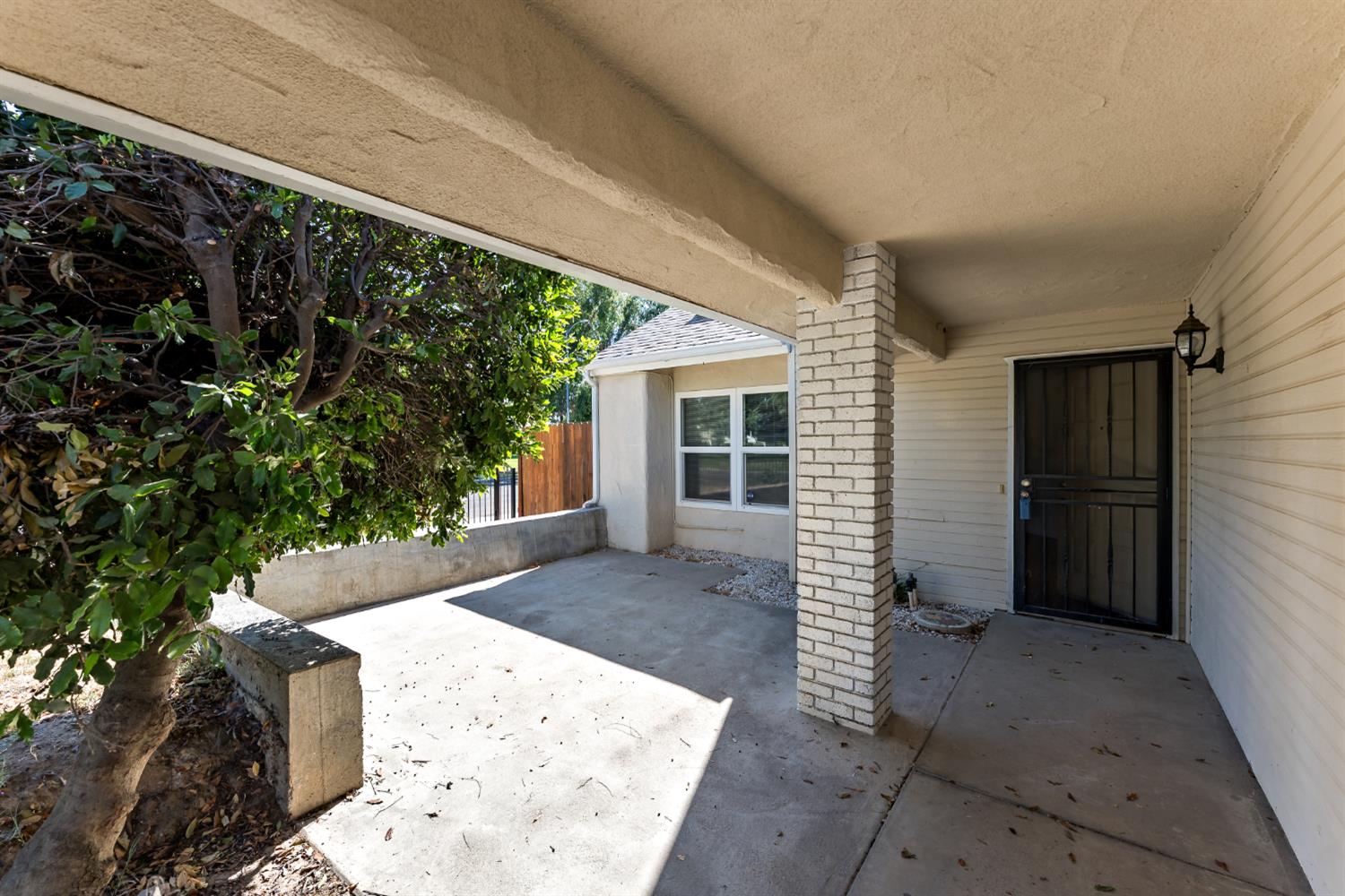 2521 N Selland Ave, Fresno, CA 93722