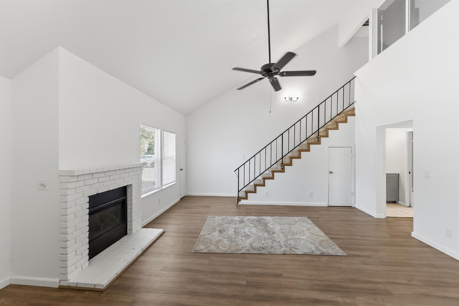 2521 N Selland Ave, Fresno, CA 93722
