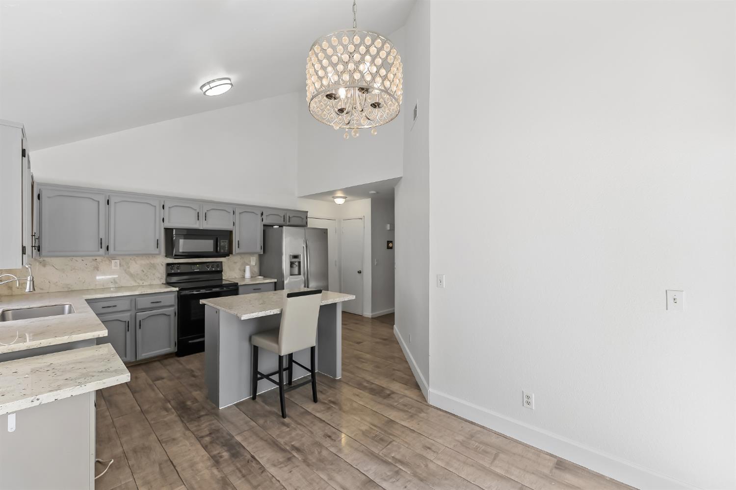 2521 N Selland Ave, Fresno, CA 93722