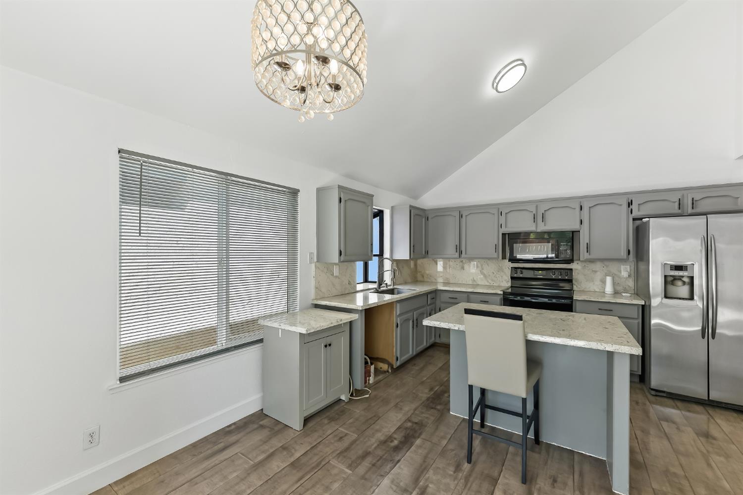 2521 N Selland Ave, Fresno, CA 93722
