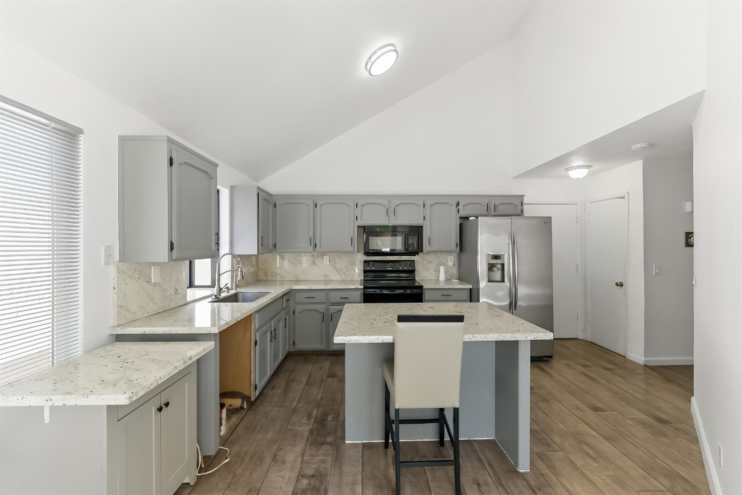 2521 N Selland Ave, Fresno, CA 93722