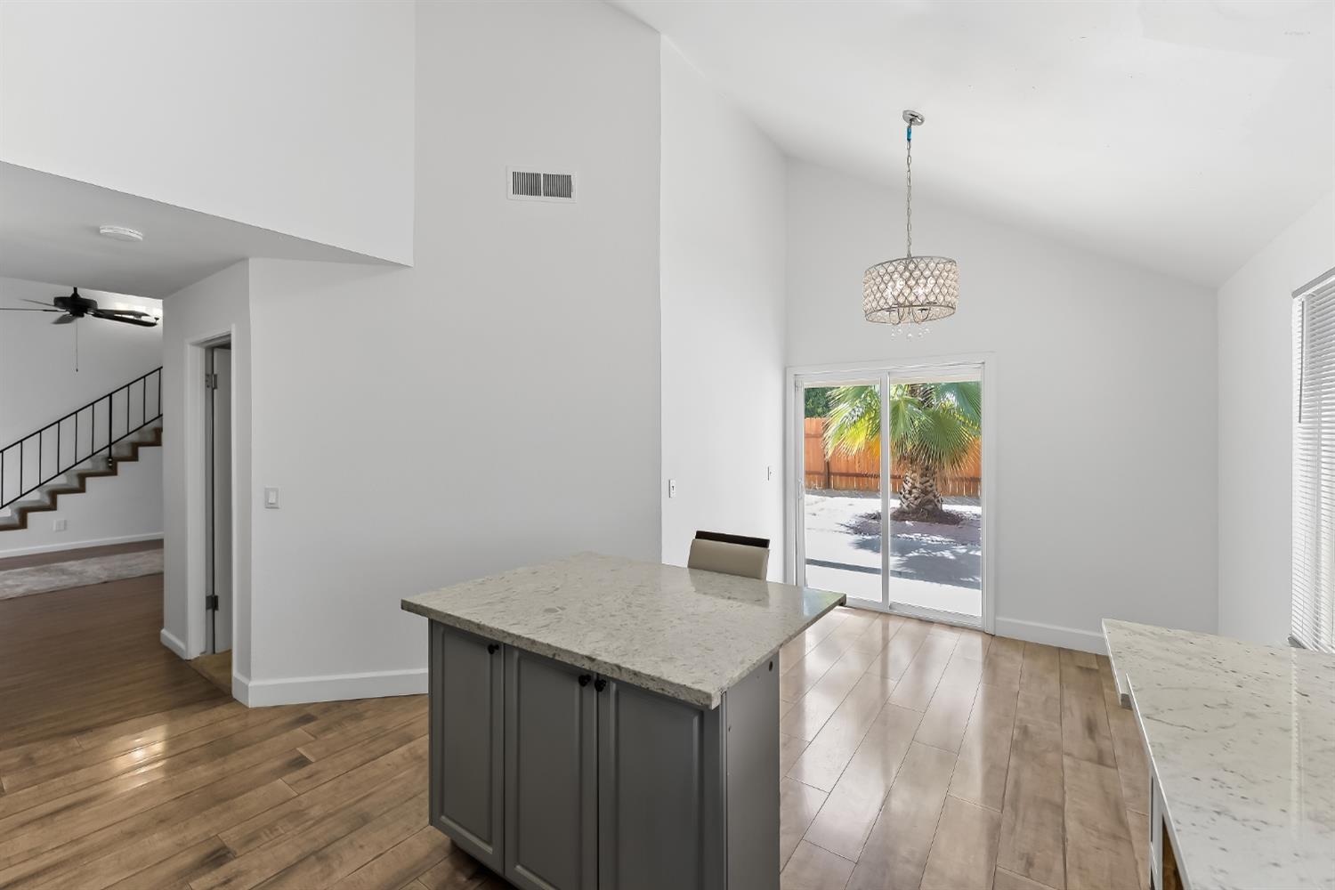 2521 N Selland Ave, Fresno, CA 93722