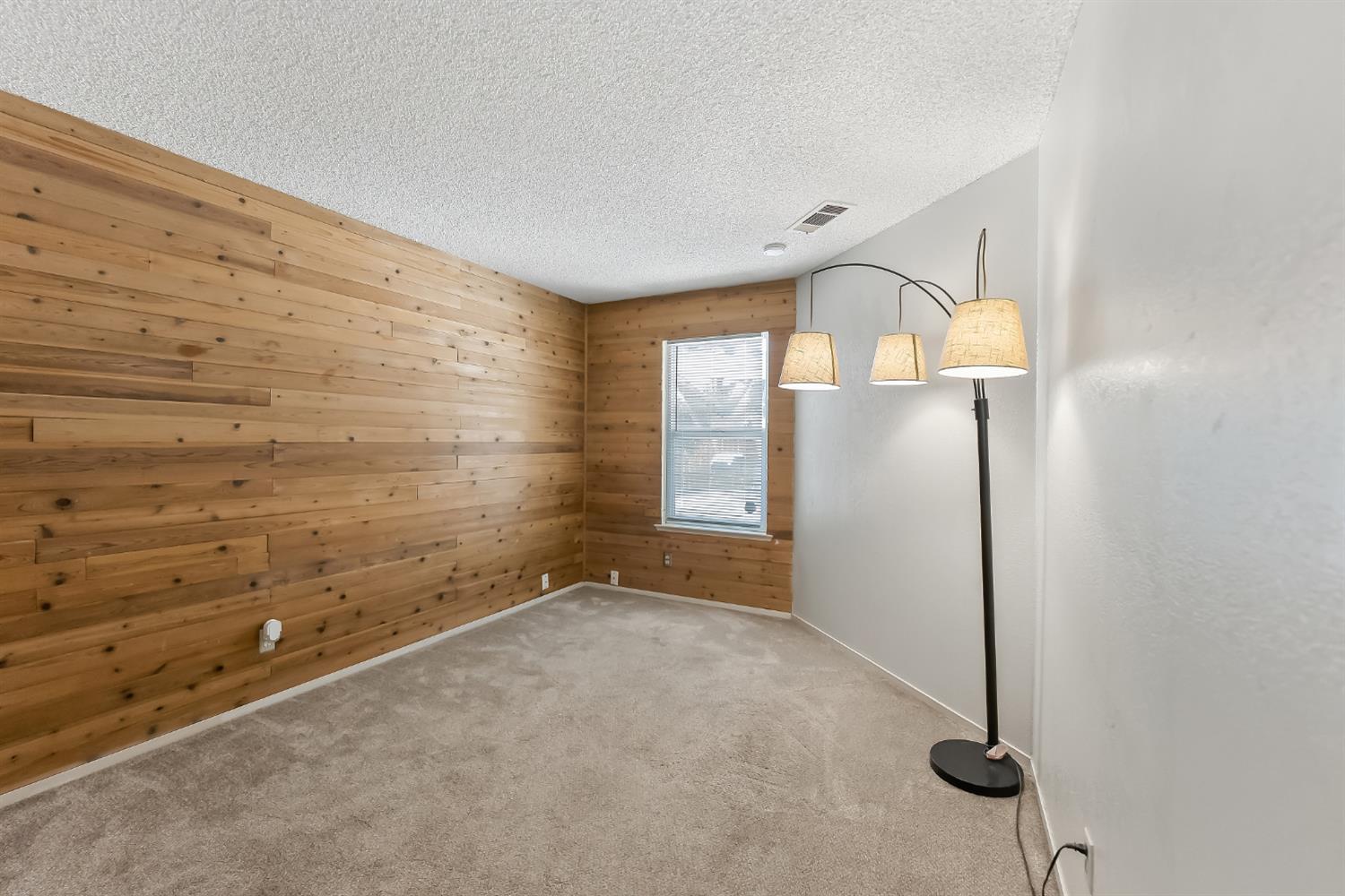 2521 N Selland Ave, Fresno, CA 93722