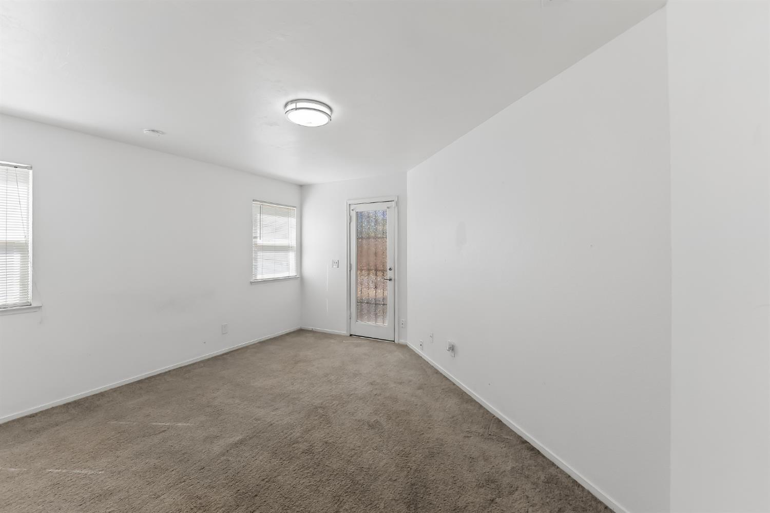 2521 N Selland Ave, Fresno, CA 93722