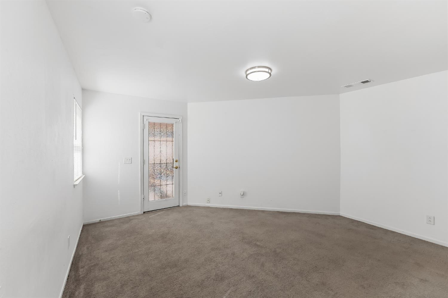 2521 N Selland Ave, Fresno, CA 93722