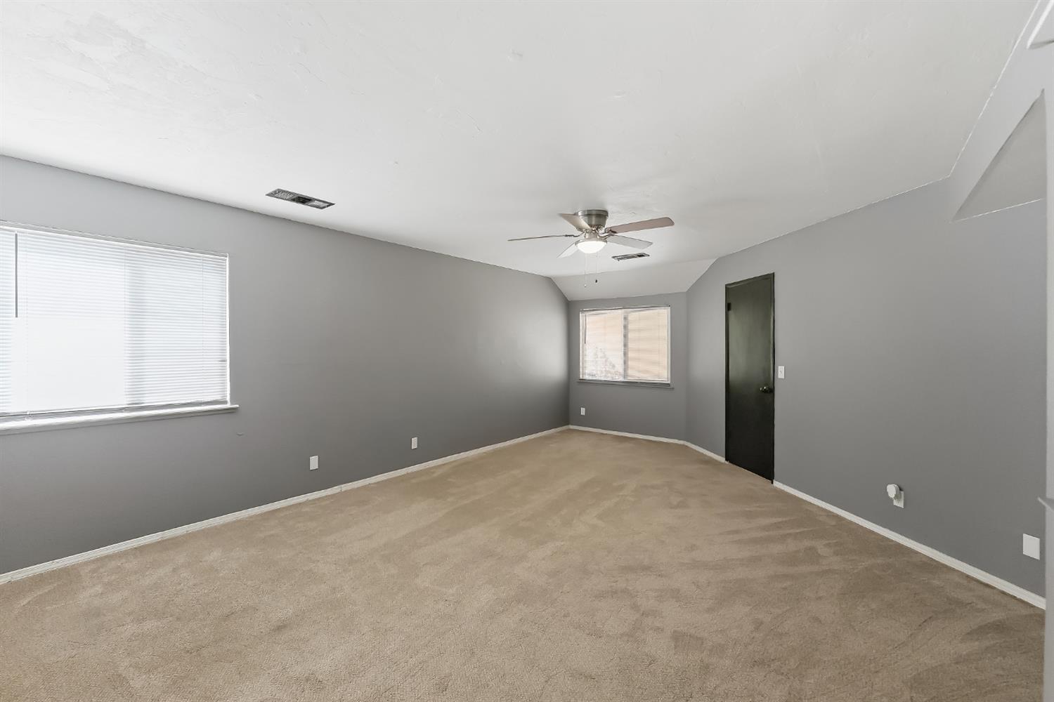 2521 N Selland Ave, Fresno, CA 93722