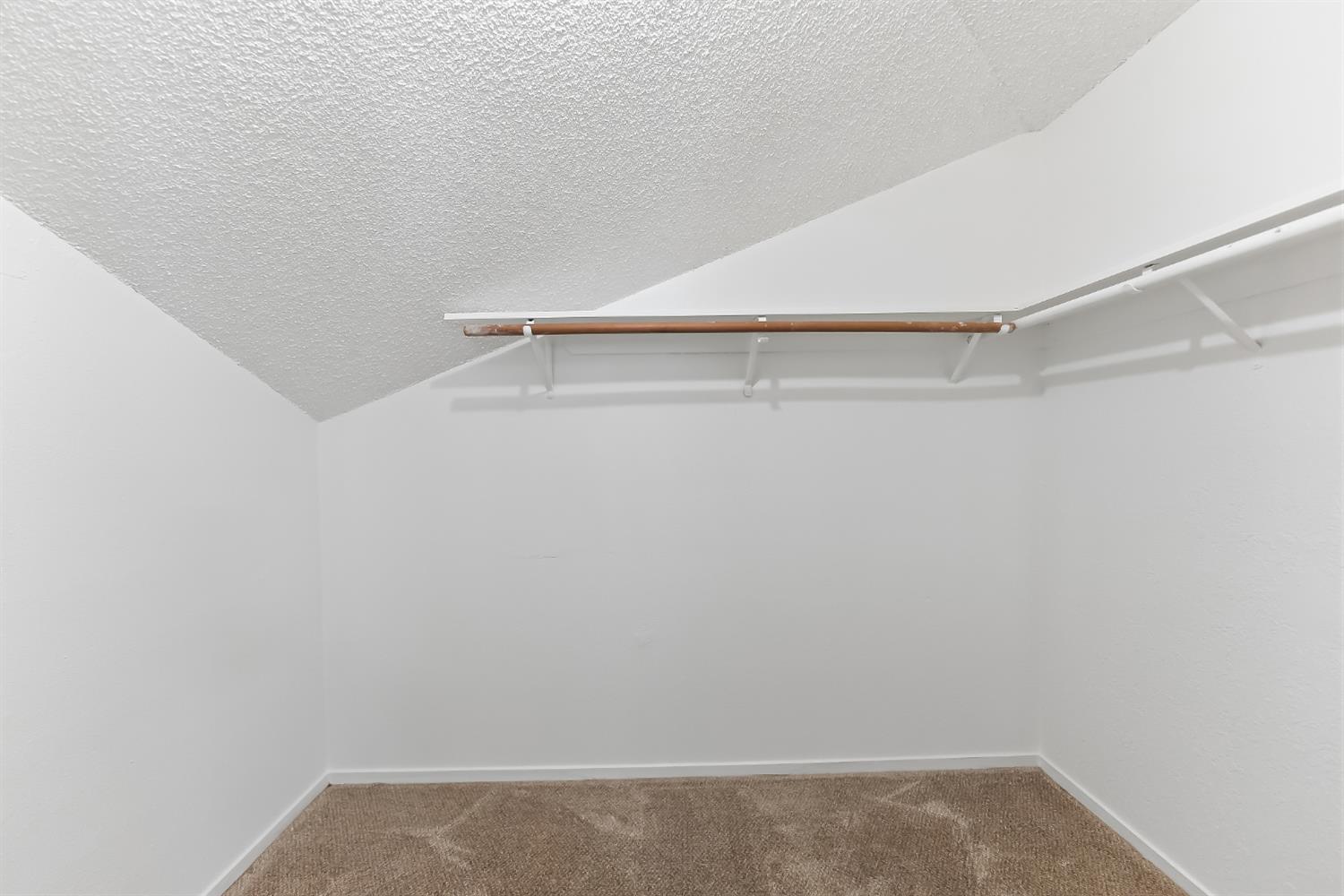 2521 N Selland Ave, Fresno, CA 93722