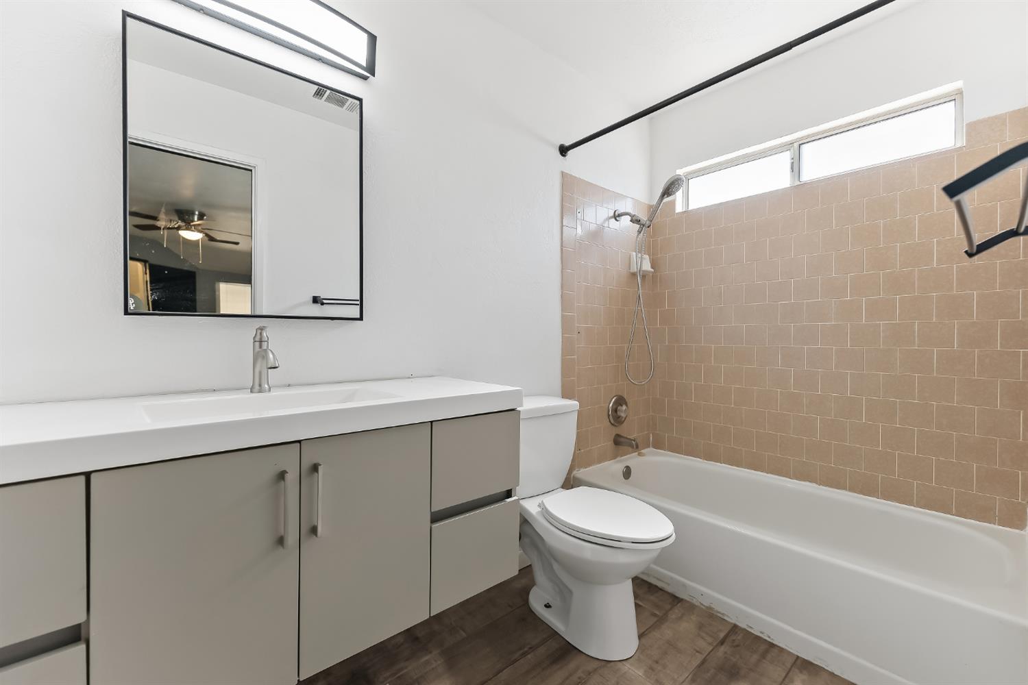 2521 N Selland Ave, Fresno, CA 93722