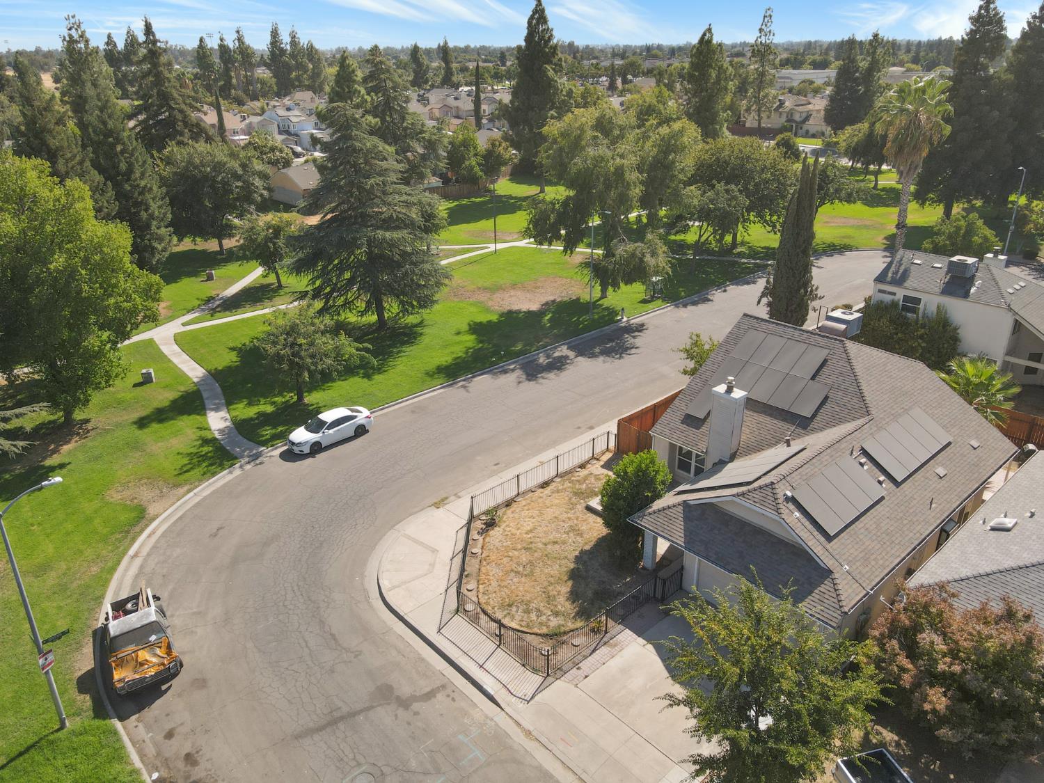 2521 N Selland Ave, Fresno, CA 93722