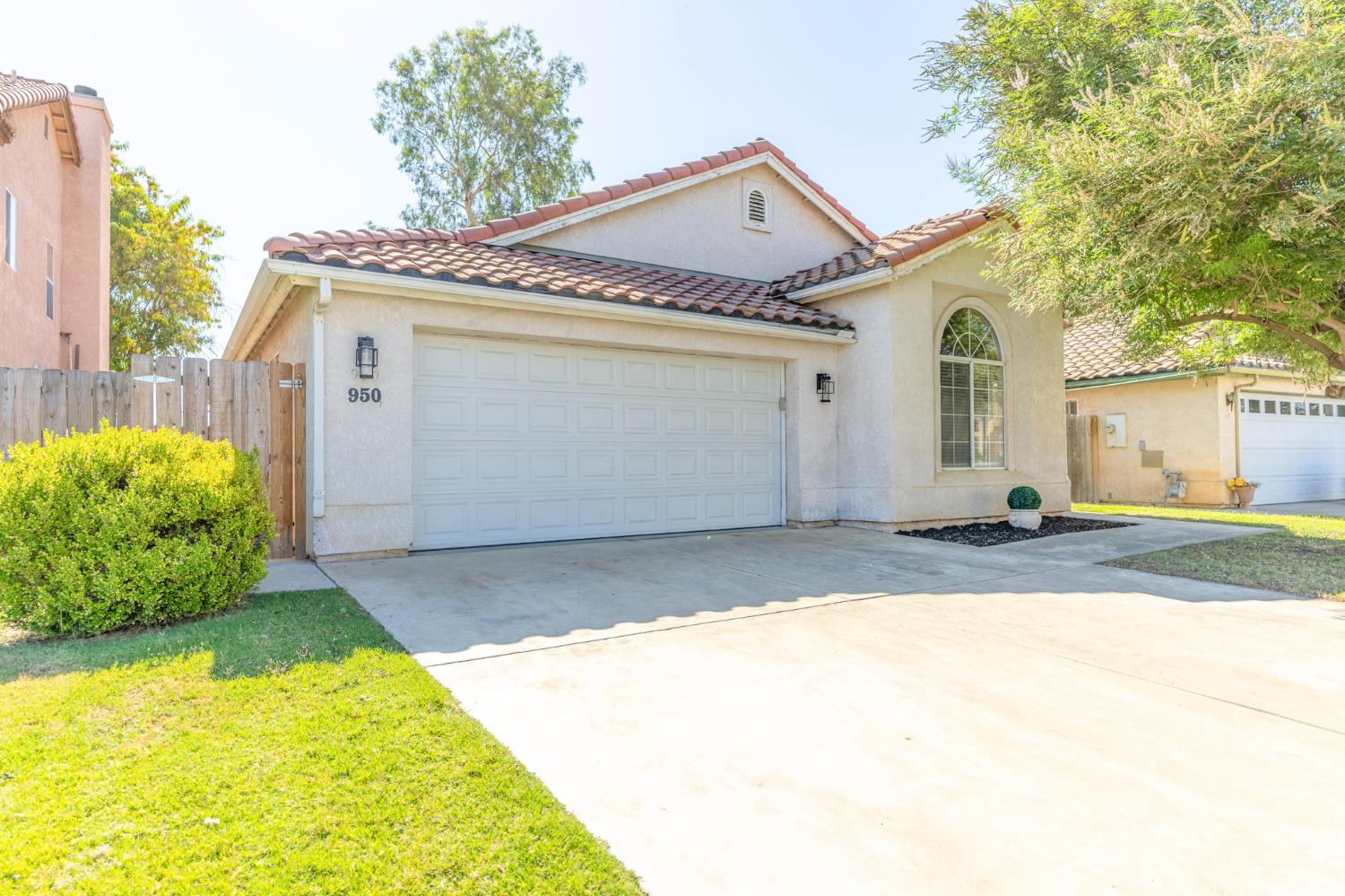 950 Laguna Dr, Lemoore, CA 93245