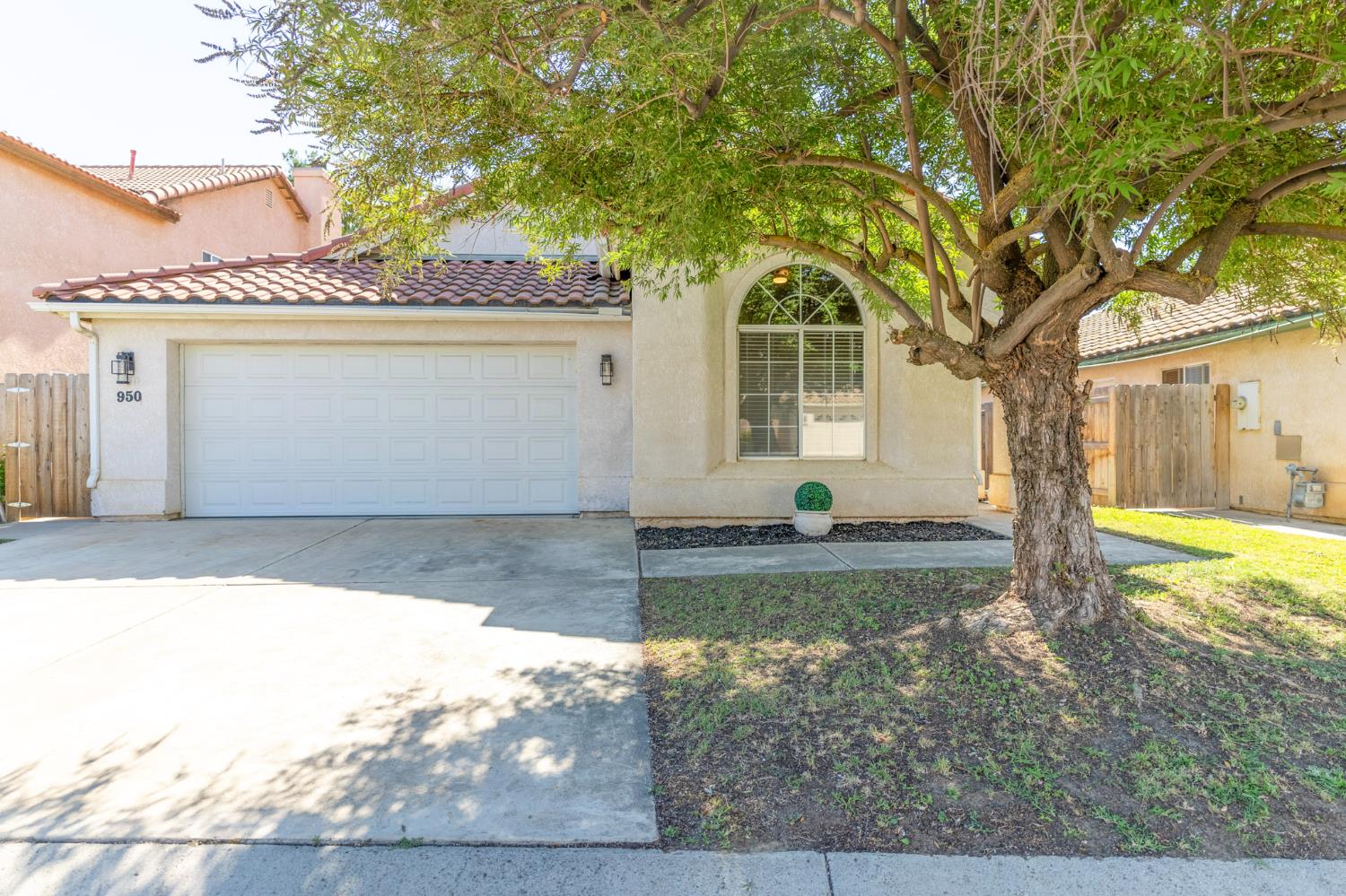 950 Laguna Dr, Lemoore, CA 93245