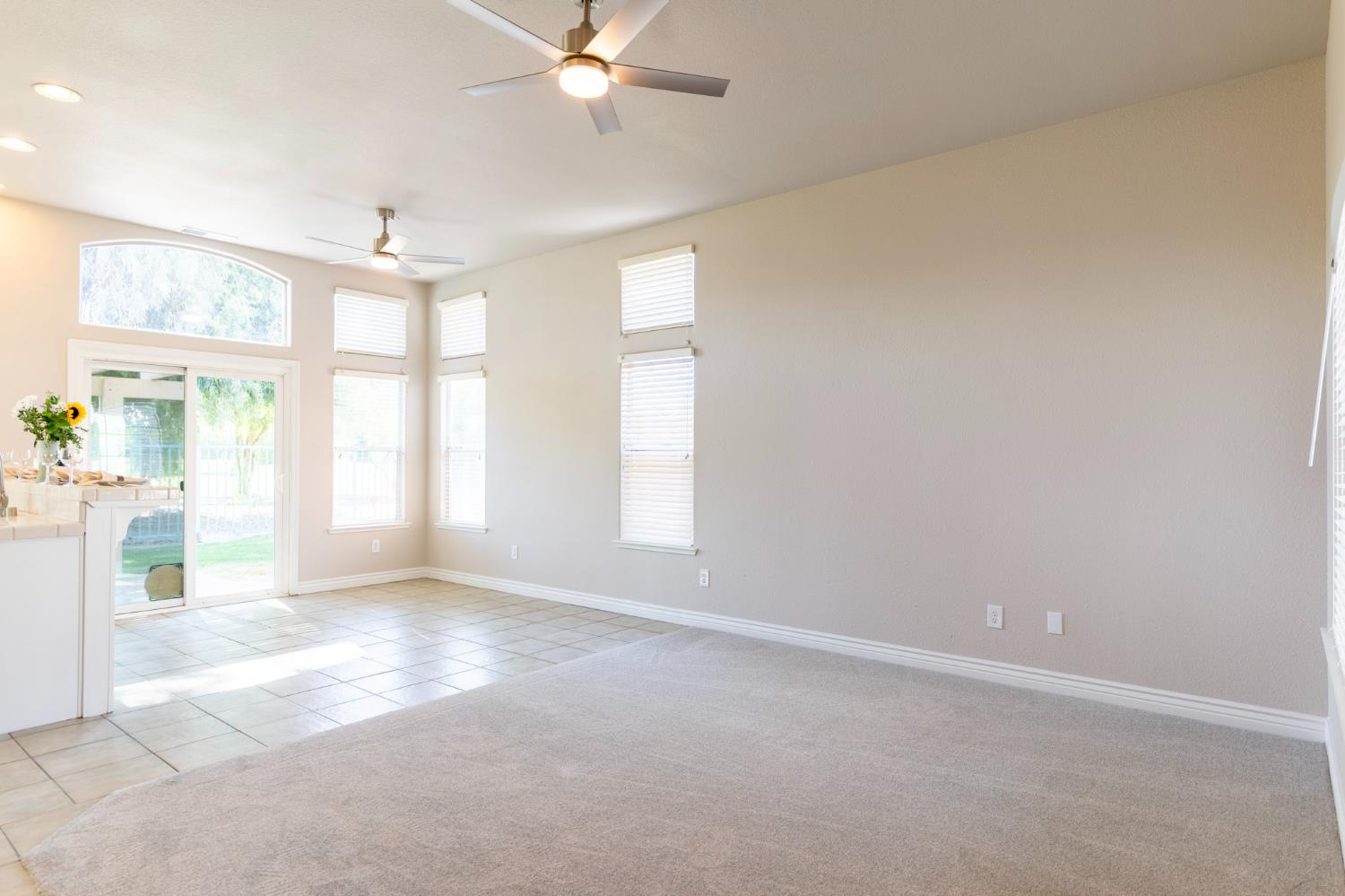 950 Laguna Dr, Lemoore, CA 93245