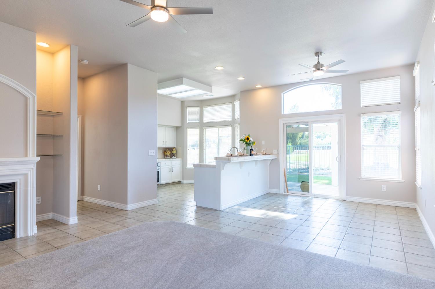 950 Laguna Dr, Lemoore, CA 93245