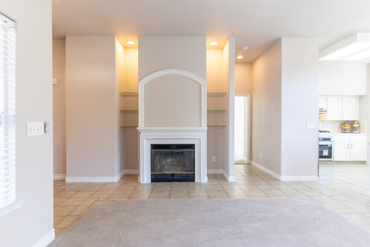 950 Laguna Dr, Lemoore, CA 93245