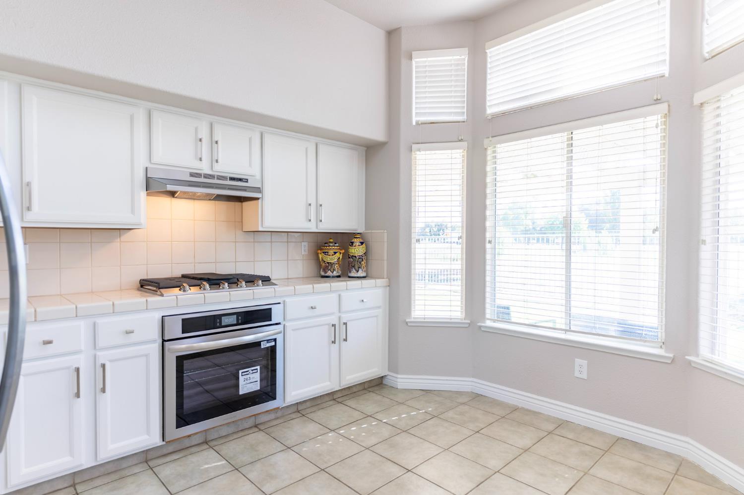 950 Laguna Dr, Lemoore, CA 93245