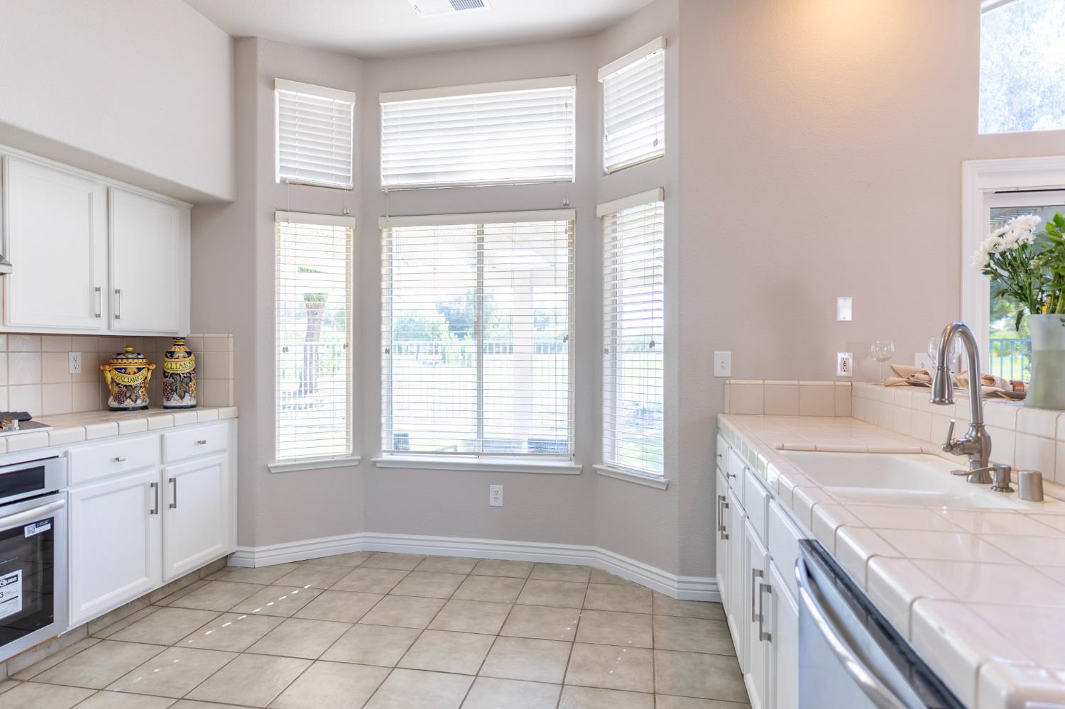 950 Laguna Dr, Lemoore, CA 93245