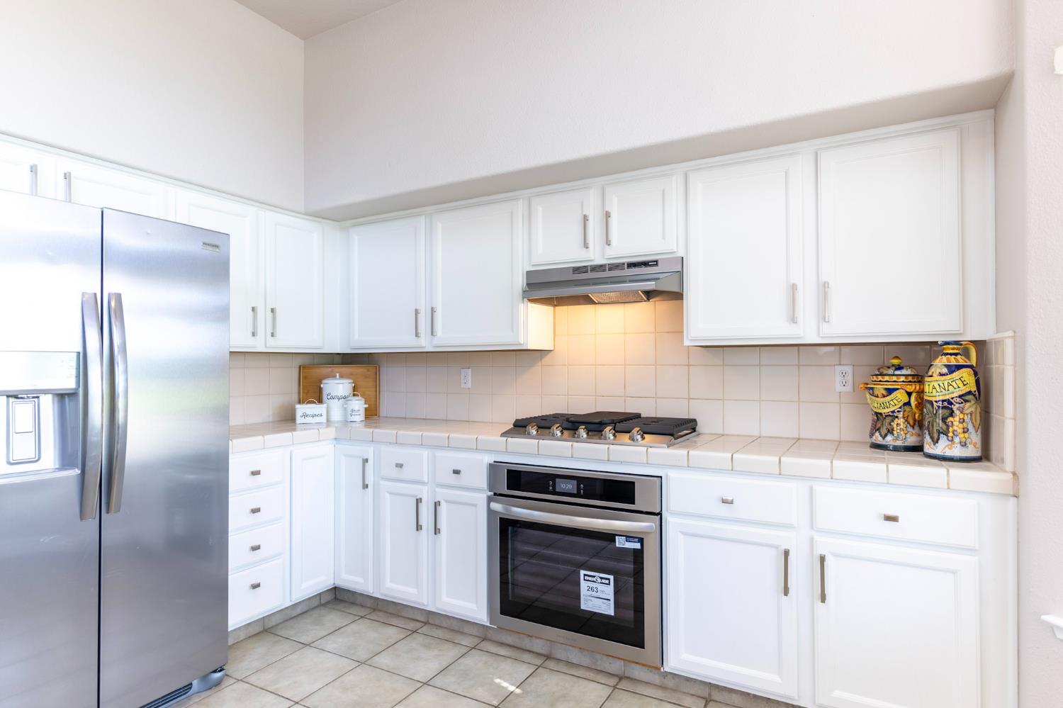 950 Laguna Dr, Lemoore, CA 93245