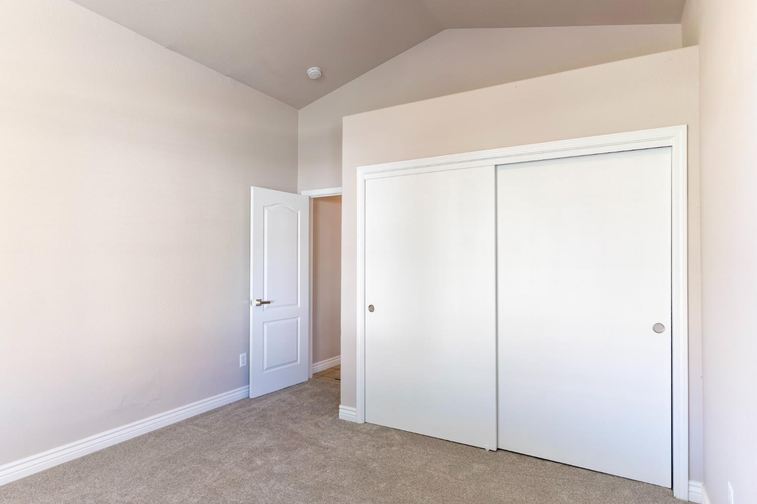 950 Laguna Dr, Lemoore, CA 93245