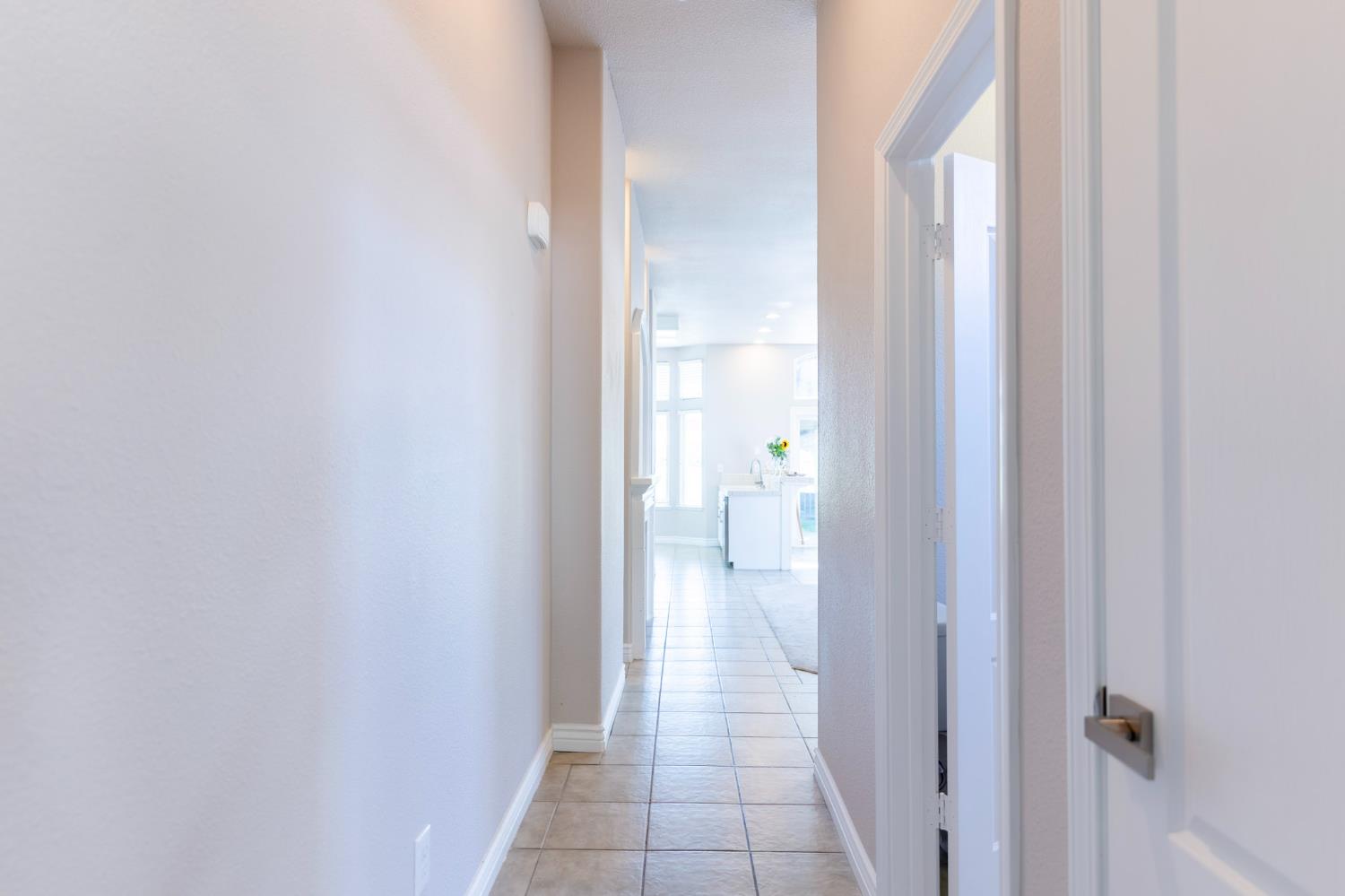 950 Laguna Dr, Lemoore, CA 93245