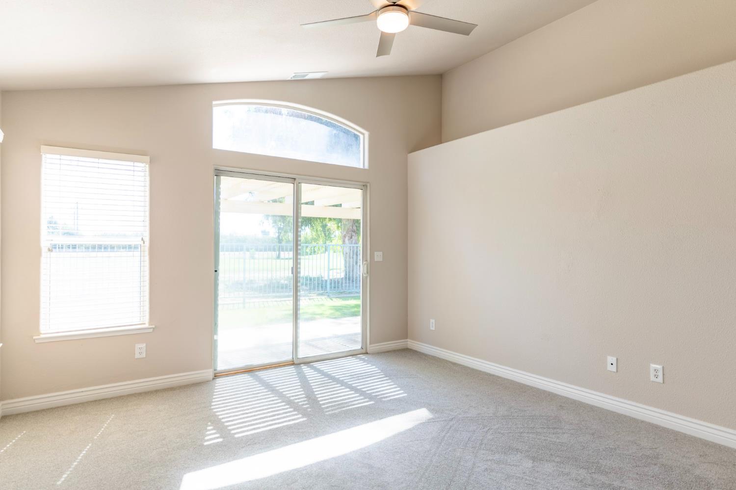 950 Laguna Dr, Lemoore, CA 93245