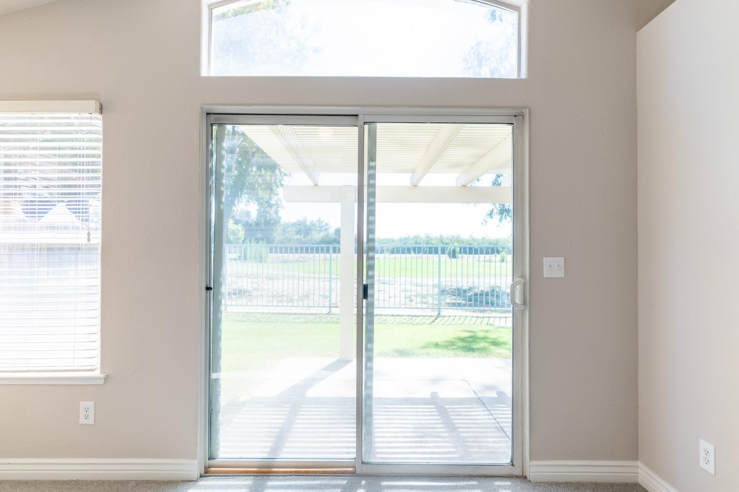 950 Laguna Dr, Lemoore, CA 93245