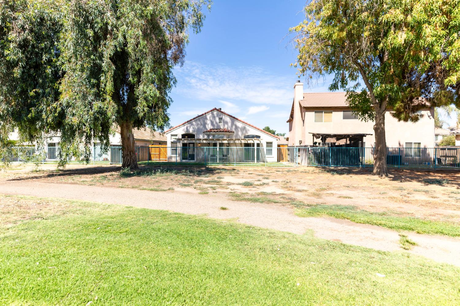 950 Laguna Dr, Lemoore, CA 93245