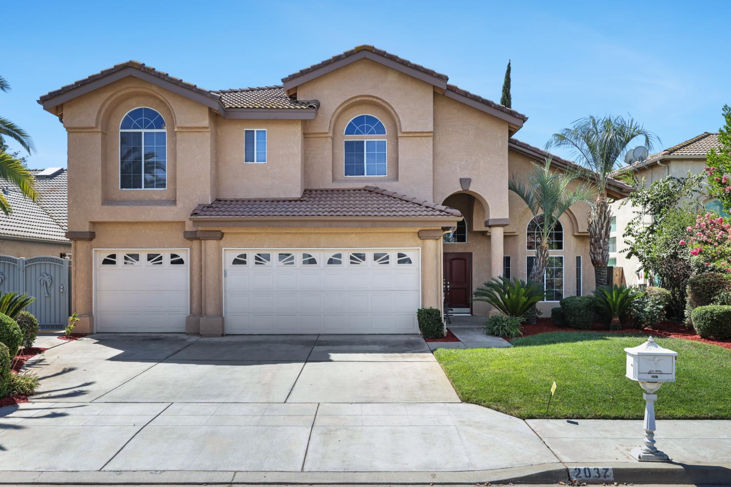 2037 E Lester Ave, Fresno, CA 93720