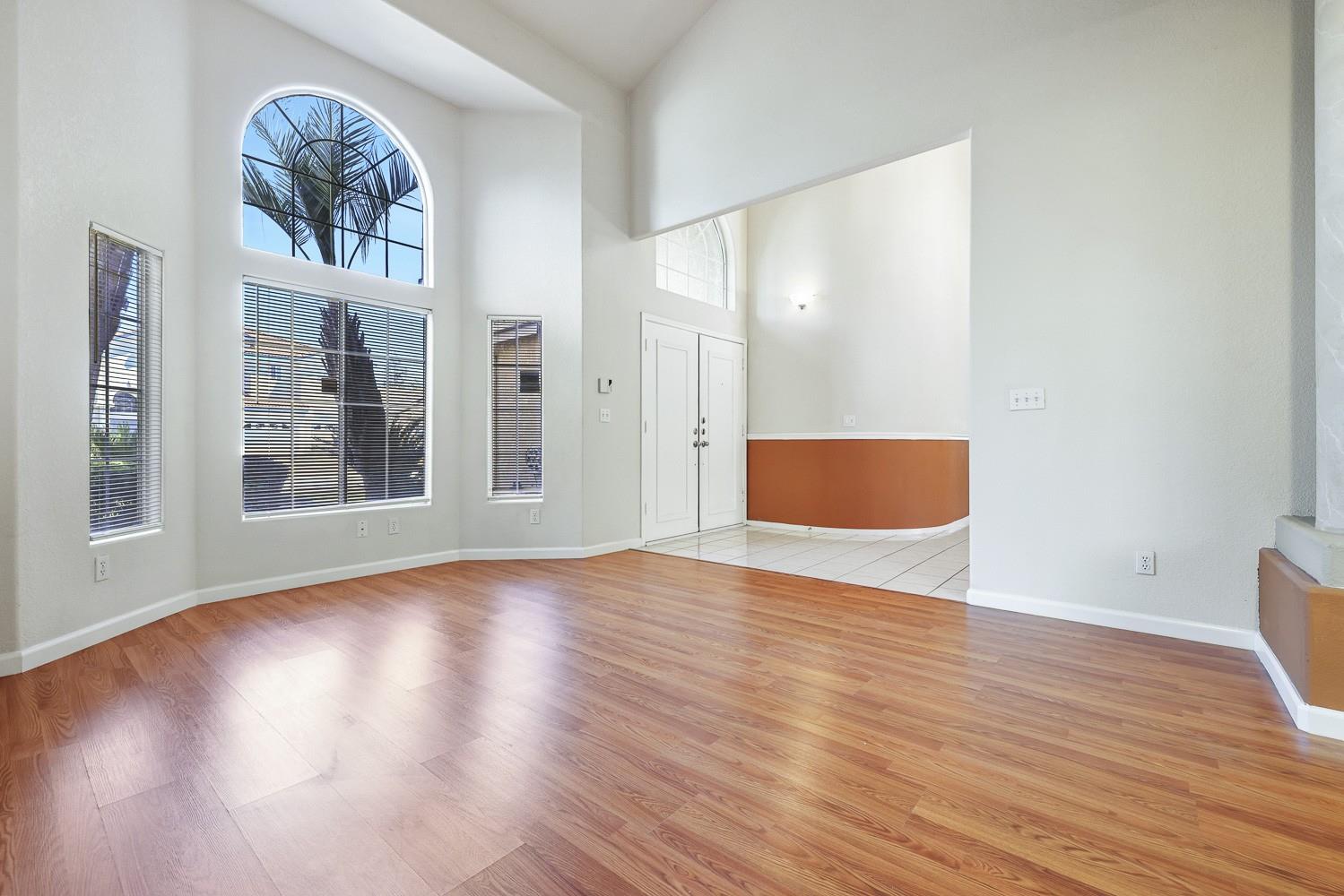 2037 E Lester Ave, Fresno, CA 93720