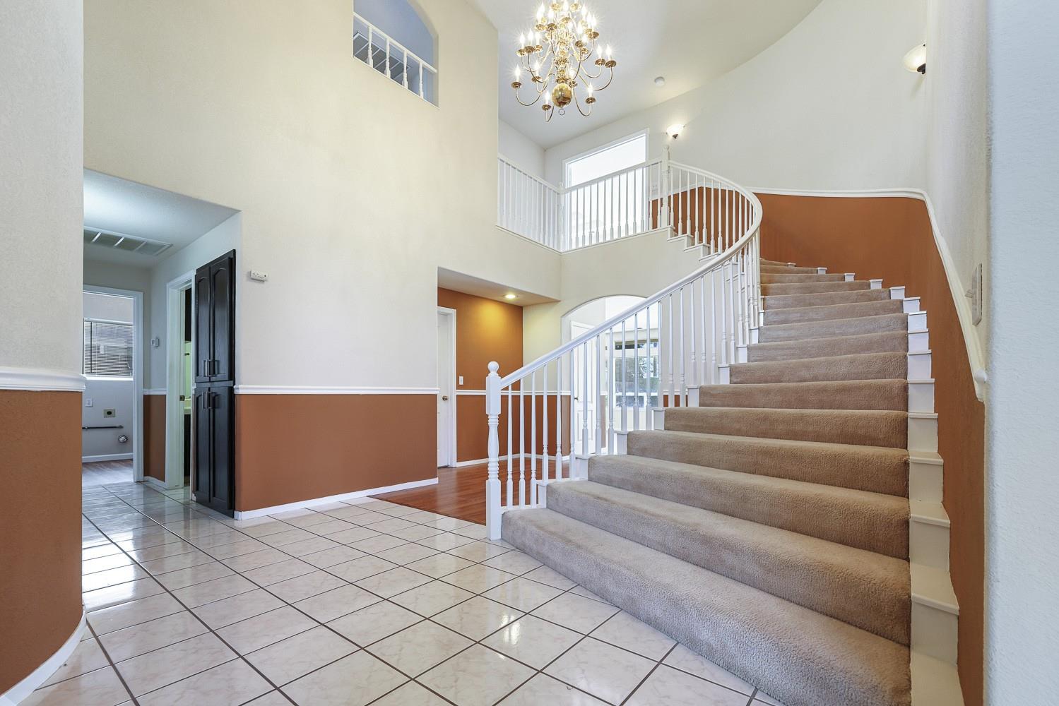 2037 E Lester Ave, Fresno, CA 93720