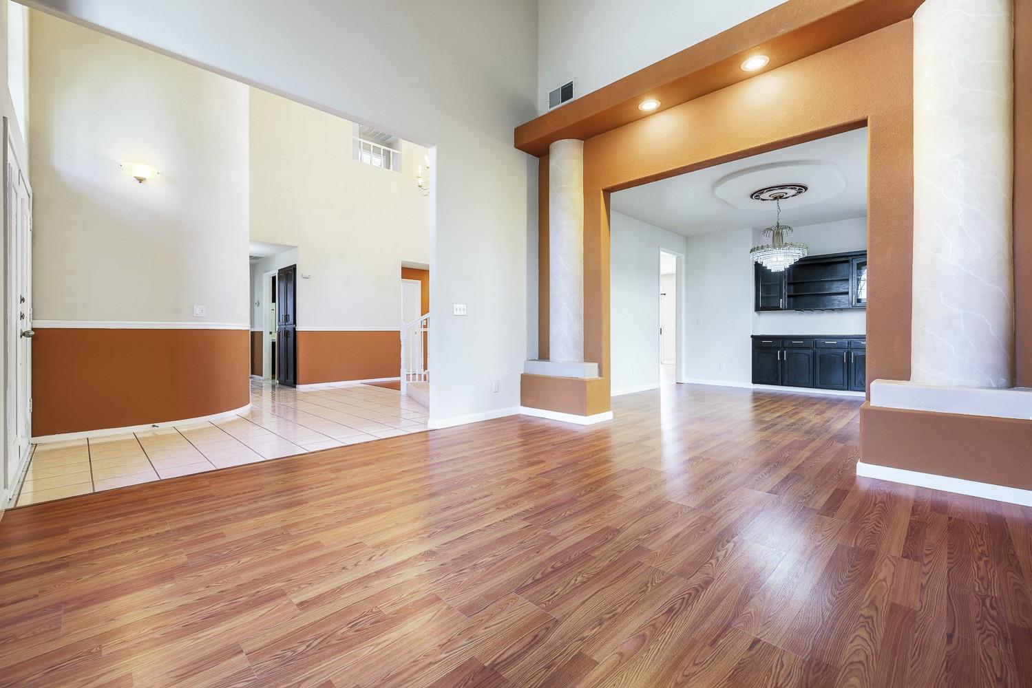 2037 E Lester Ave, Fresno, CA 93720