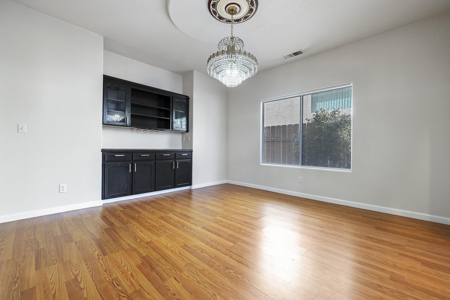 2037 E Lester Ave, Fresno, CA 93720