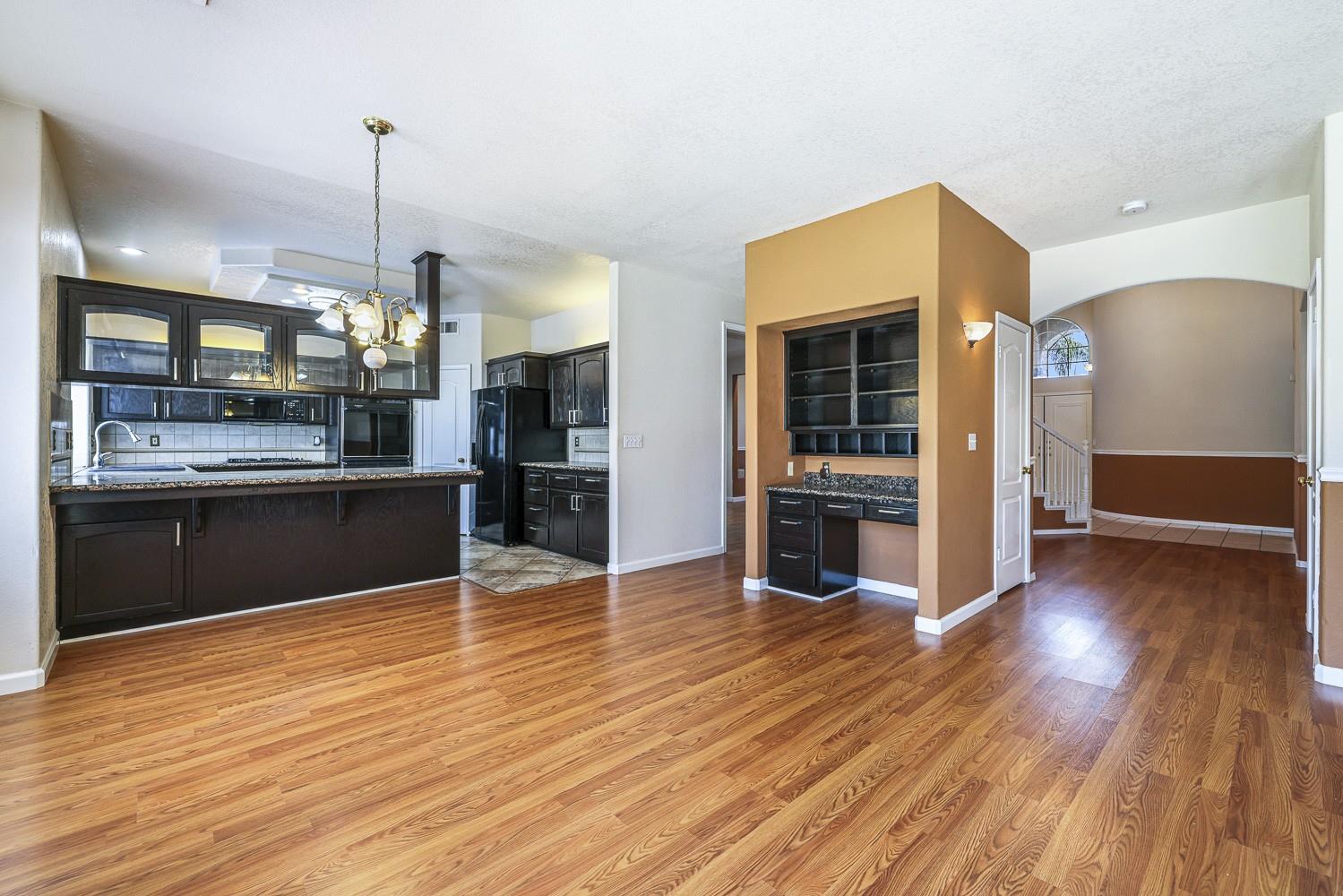 2037 E Lester Ave, Fresno, CA 93720