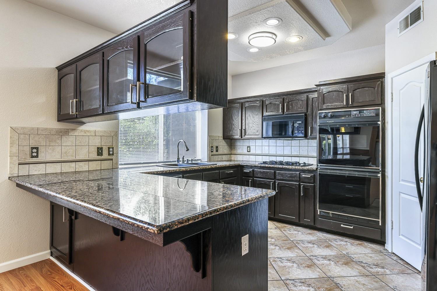 2037 E Lester Ave, Fresno, CA 93720