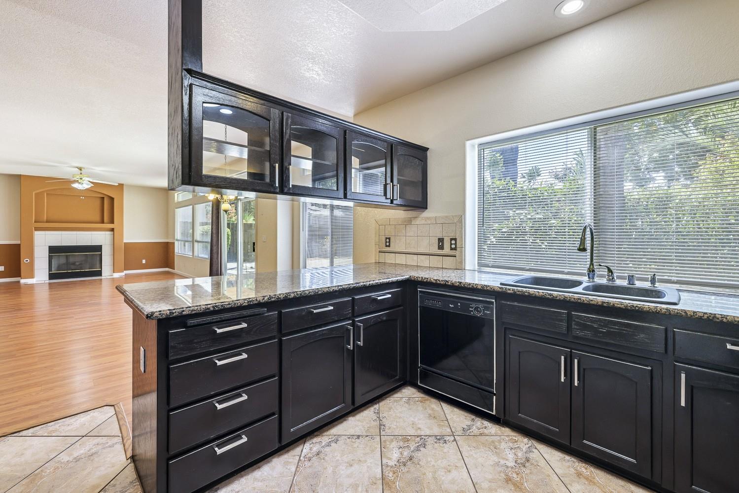 2037 E Lester Ave, Fresno, CA 93720