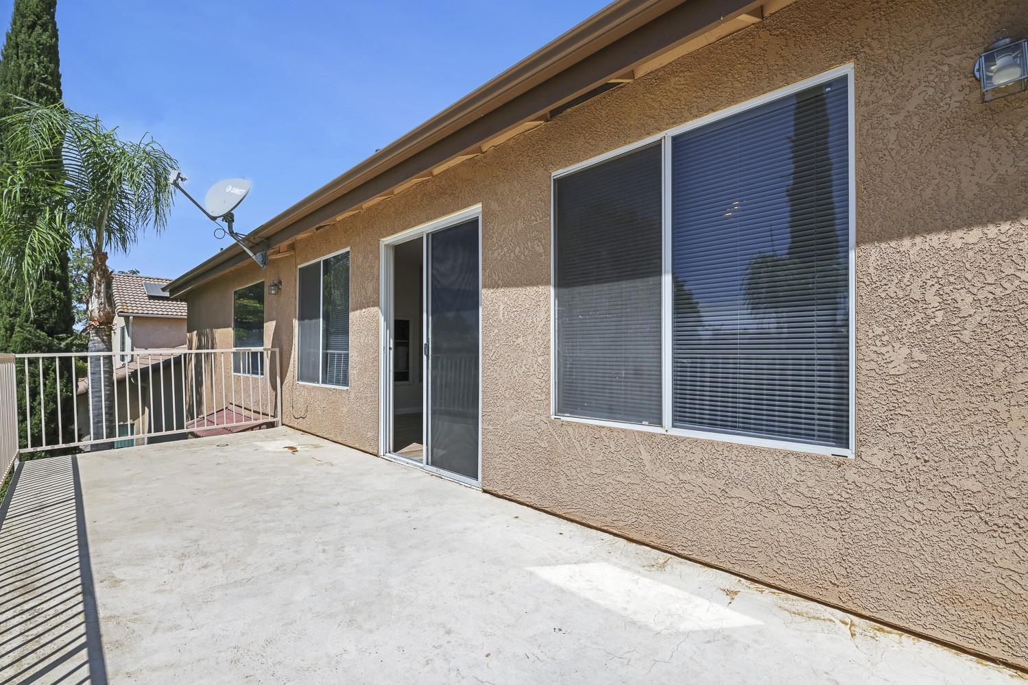 2037 E Lester Ave, Fresno, CA 93720