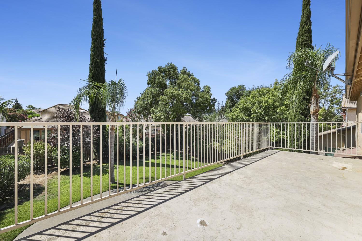 2037 E Lester Ave, Fresno, CA 93720