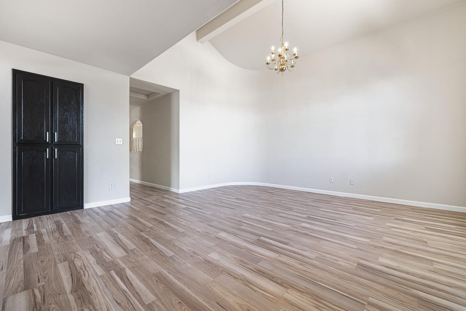 2037 E Lester Ave, Fresno, CA 93720