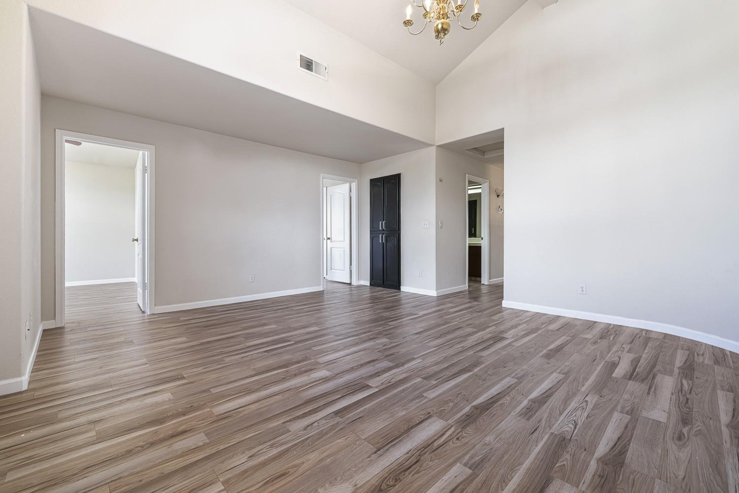 2037 E Lester Ave, Fresno, CA 93720