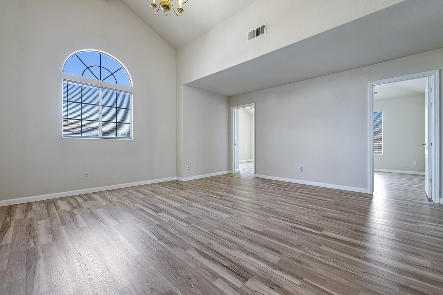2037 E Lester Ave, Fresno, CA 93720